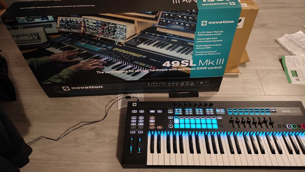 Novation SL49 MK 3 III MIDI. Keyboard