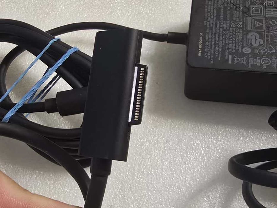 Docking Station Microsoft Surface 1661, 4K sursa de alimentare inclusa