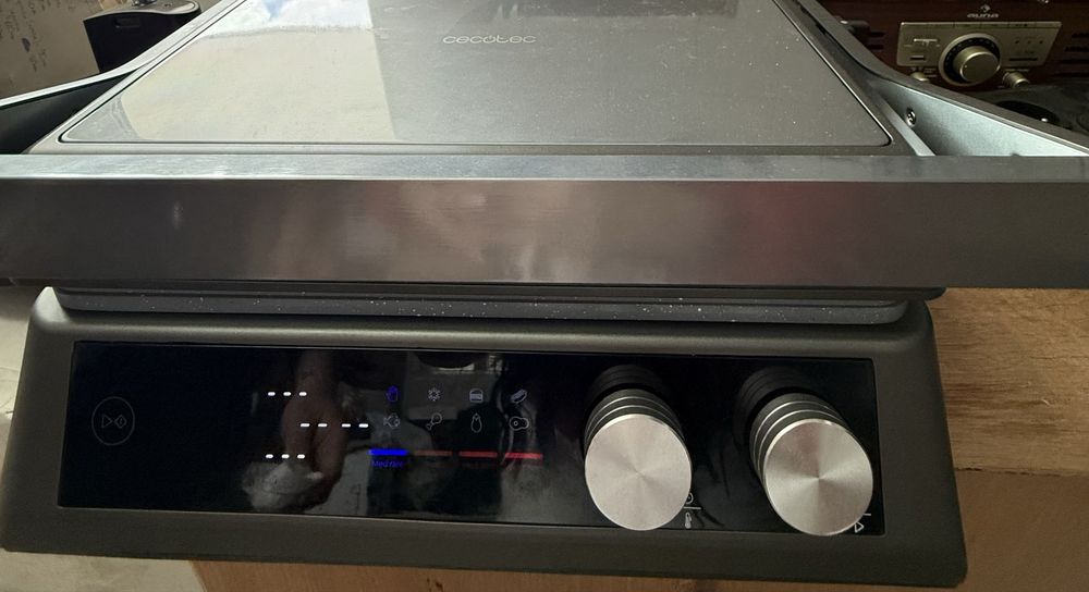 Cecotec Електрическа скара с подвижни плочи. 2400 W - бездимна