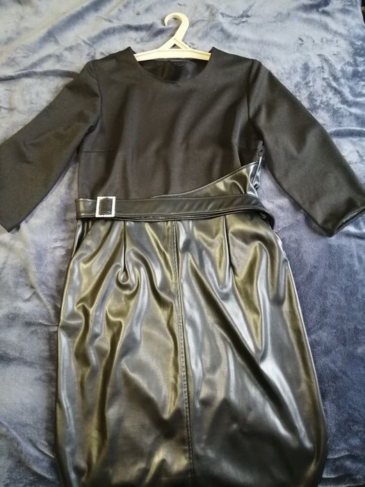 Два женских красивых платья