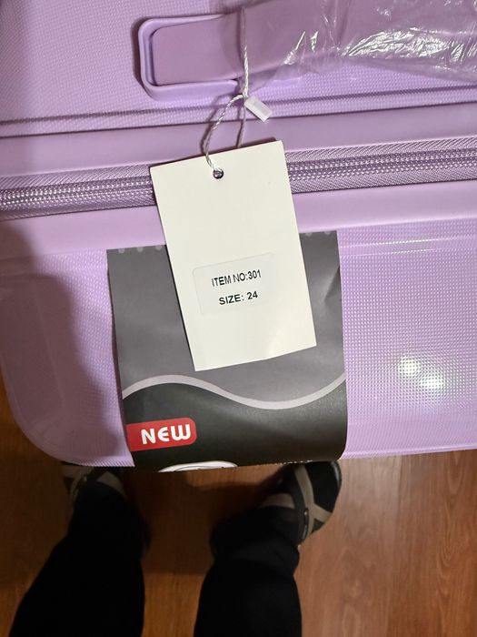 Чемодан для путешествия с замком