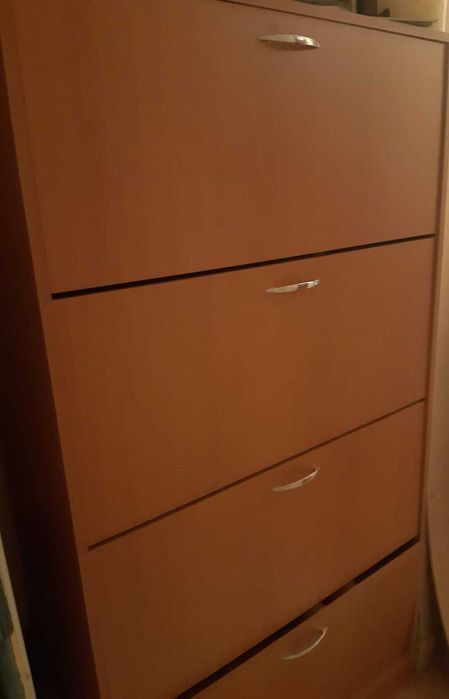 Vând pantofar cu uși rabatante