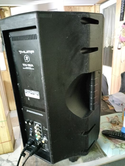 Boxe active pe 12 "  Mackie " Srm v450v3.