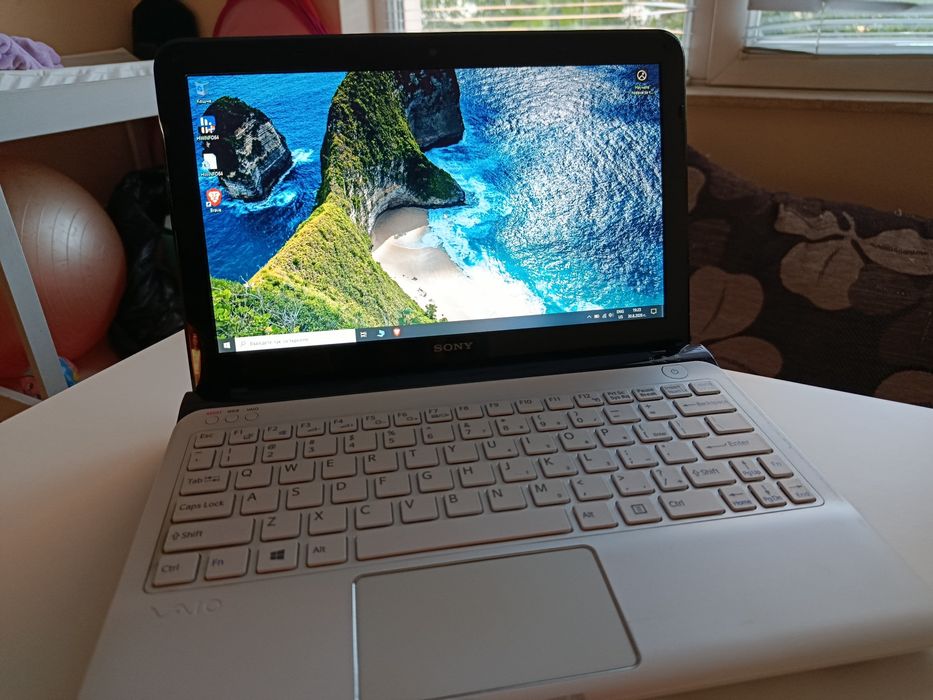 Продава се: Компактен Sony VAIO SVE11135CCW – Напълно подготвен за работа и пътуване!