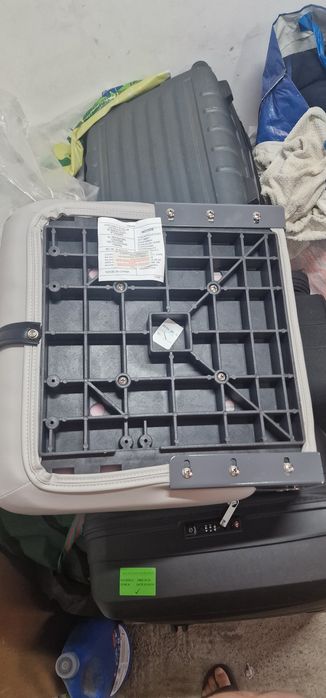 Suport scaun barca plus scaun si accesorii.