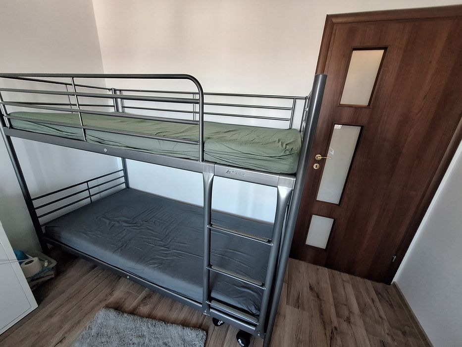 Pat supraetajat IKEA Svarta – Cadru metalic rezistent, argintiu (Stare excelentă)
