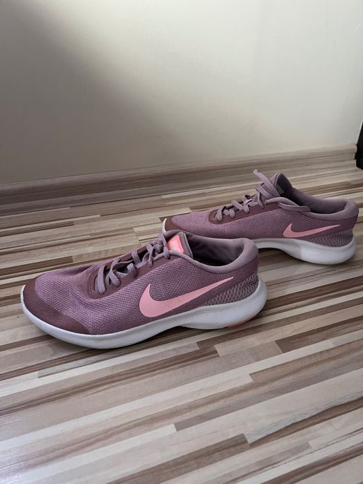 Дамски Маратонки найк