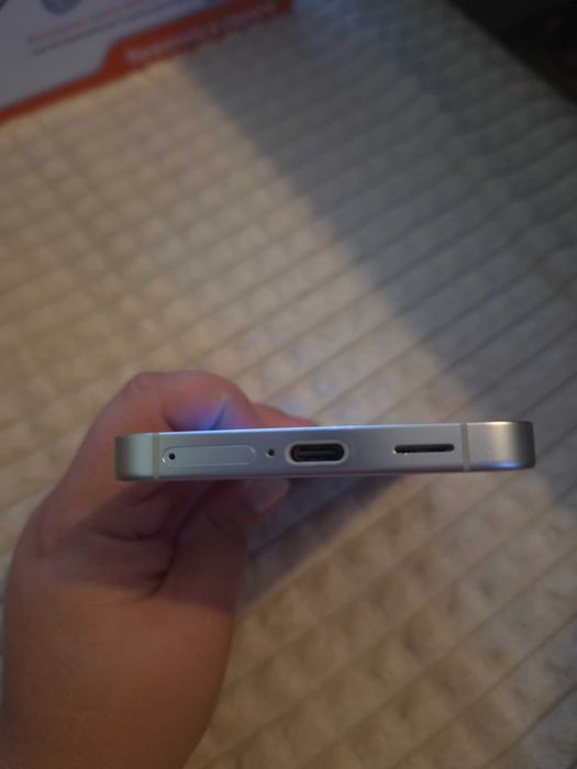 Samsung Galaxy S24 256 GB – като нов, без забележки