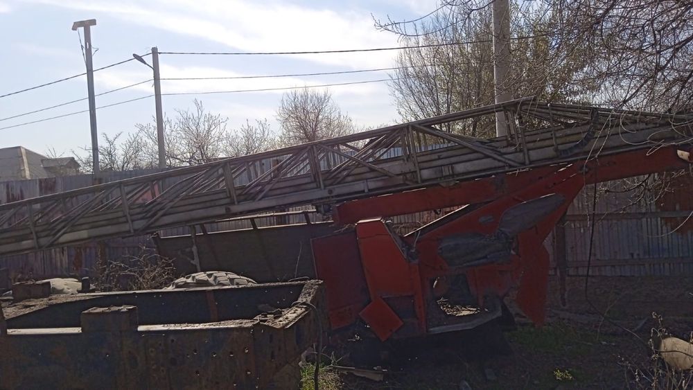 Зил -131 трех мостовый автовышка АГП-32 м