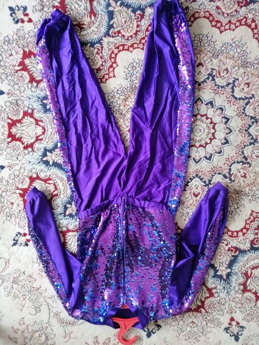 Продам 2 танцевальных костюма