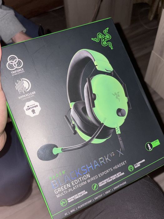 Продам игровые наушники Razer