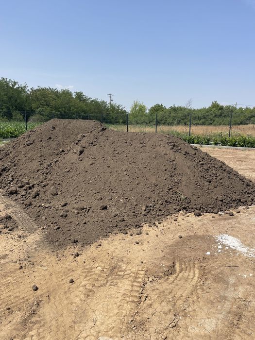 Pământ de umplutura si vegetal