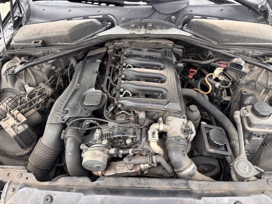 Dezmembrez BMW 530 E60 3.0 218cp, far xenon, navigatie, interior piele, plansa de bord