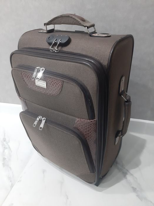 Чемодан за 10000 тенге.