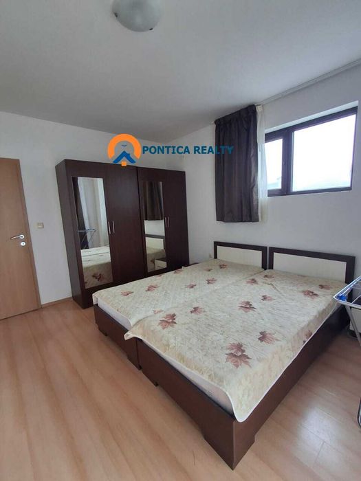 Тристаен с гледка море в Свети Влас