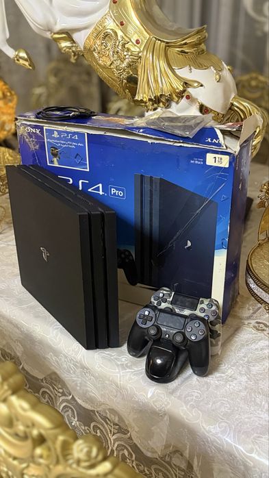Playstation 4 pro, 2 джойстика