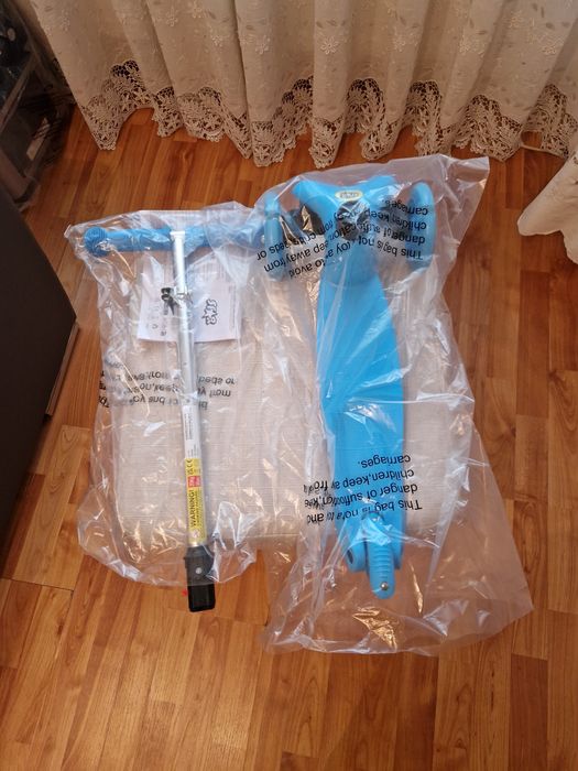 Trotinetă și măsuță cu scăunel copii