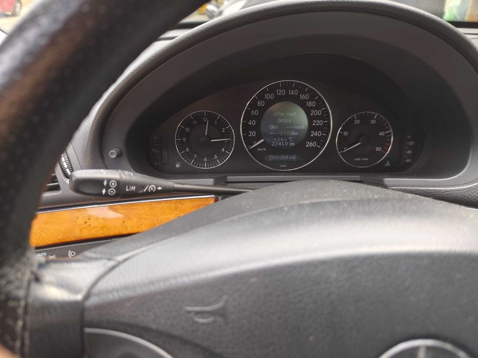 Vând Mercedes e classe 220 , w211 , automat , , chilometri originali.