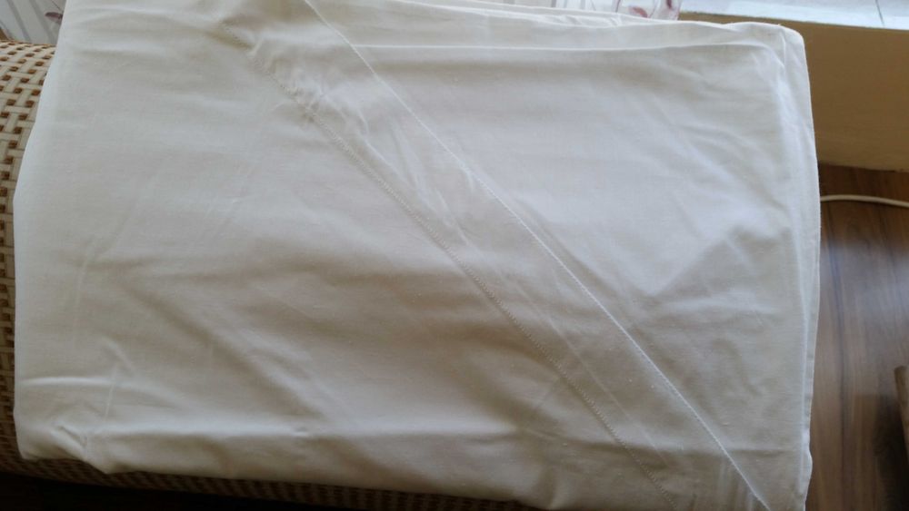 Спално бельо-долни чаршафи ,пликове,калъфки,хавлии-нови и употребявани