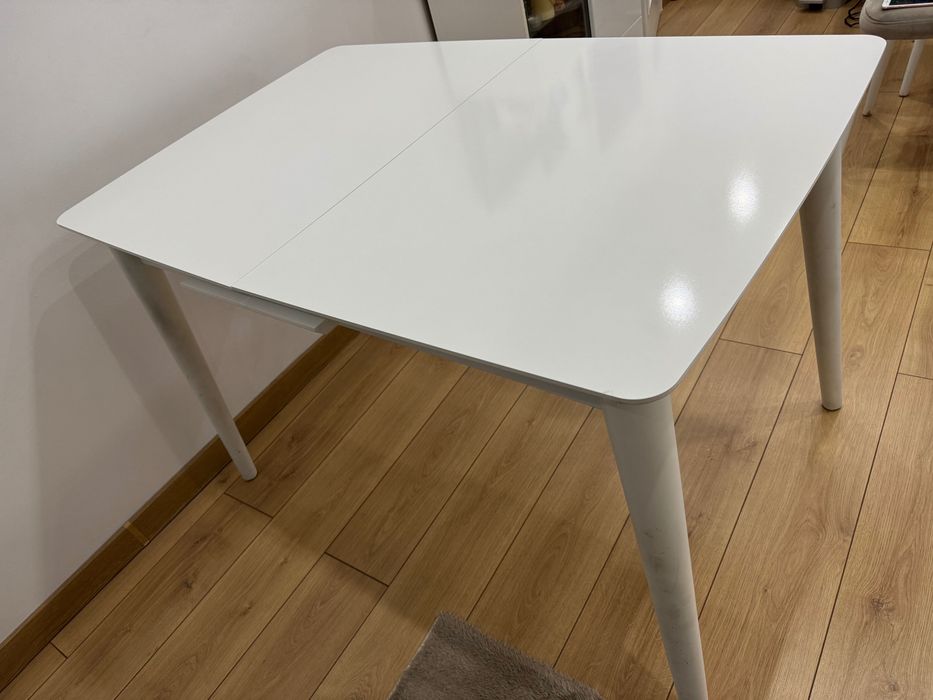 Трапезна разтегателна бяла маса