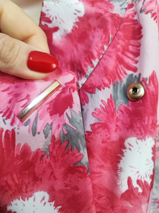 Яркий плащ на наш 50 размер