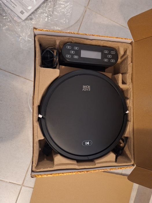 Aspirator robot cu telecomanda  Saugroboter