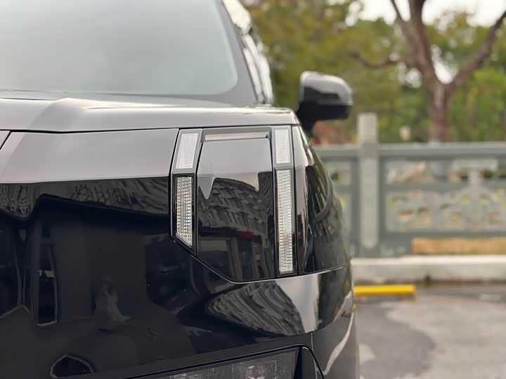 Zeekr 009 4WD 108kWh 6-местный