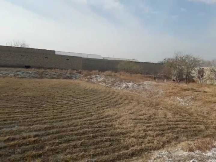 Uchastka sotiladi