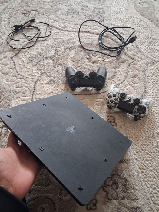 Plyststion 4 slim