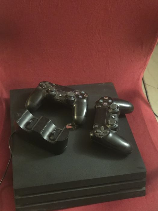 PS 4 pro 1tb in stare buna