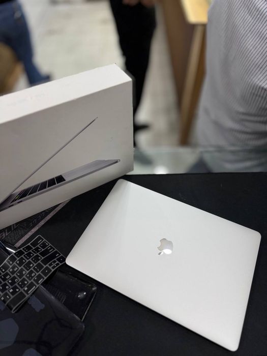 Apple Macbook Pro 2018 Intel Core i7 SSD 512Gb ОЗу 16Gb Radeon 4GB 3K