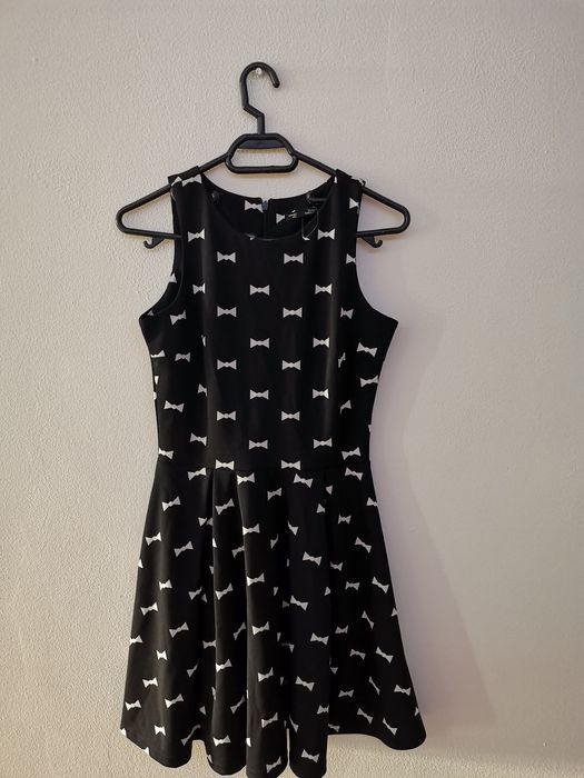 Rochie alba cu negru