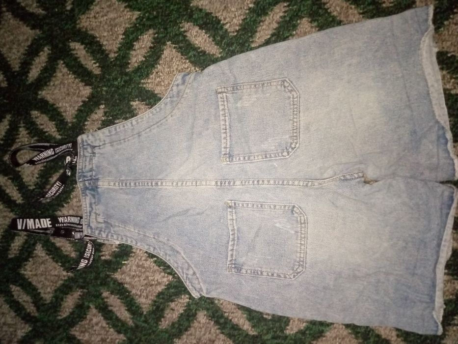 Срочно продаю джинсовый комбинезон (комбез)