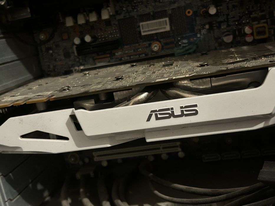 Placa Video: ASUS GTX 1070 8 GB