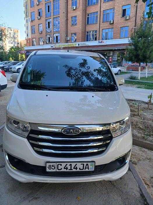 Автомобиль Жак сотилади
