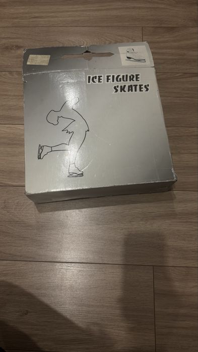 Продам коньки фигурные