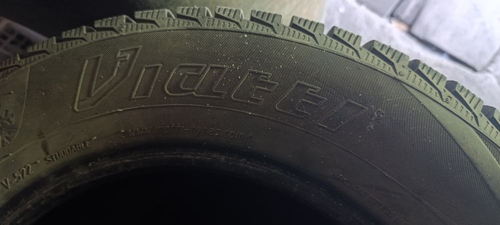 Продам шины зимние 215/60/16