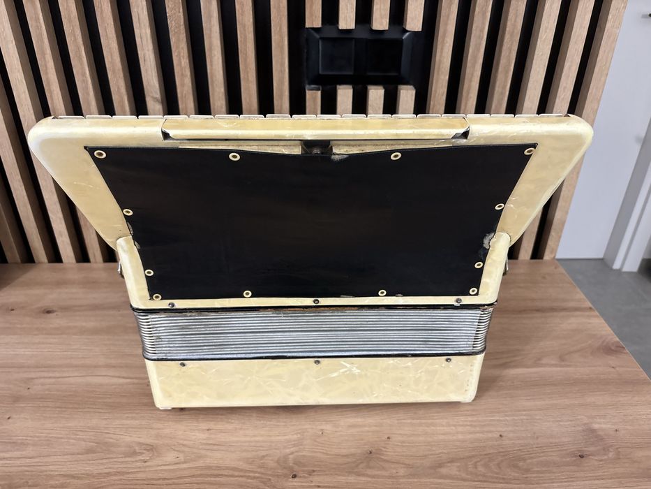 Acordeon Hohner Tango 2 cu 80 de basi