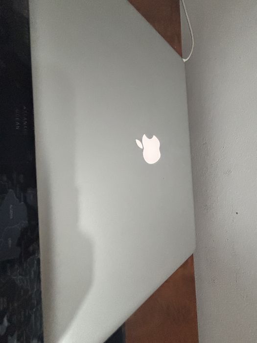 Vand MacBook pro stare perfecta