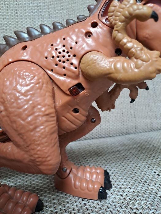 Детска играчка динозавър