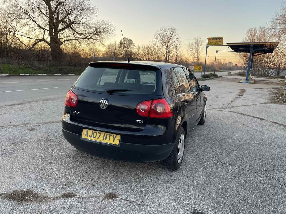 Продавам голф 5 1.9 105кс на части