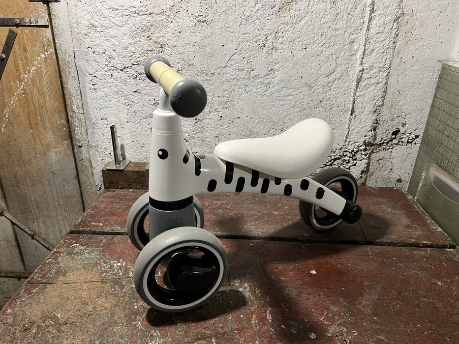 Tricicleta fara pedale