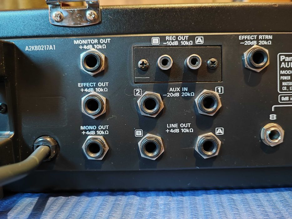 amplificator de putere MC CrYpt PA-940 și mixer Panasonic Ramsa WR-32E
