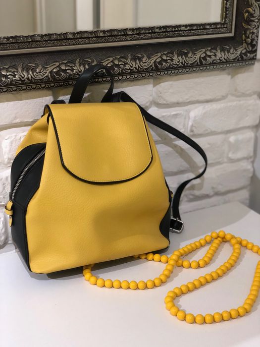 Дамска раница в цвят горчица