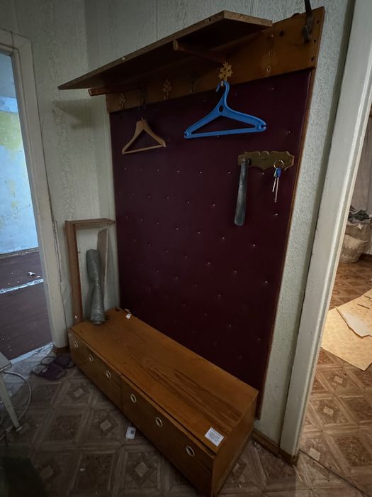 Отдам вешалку в прихожую