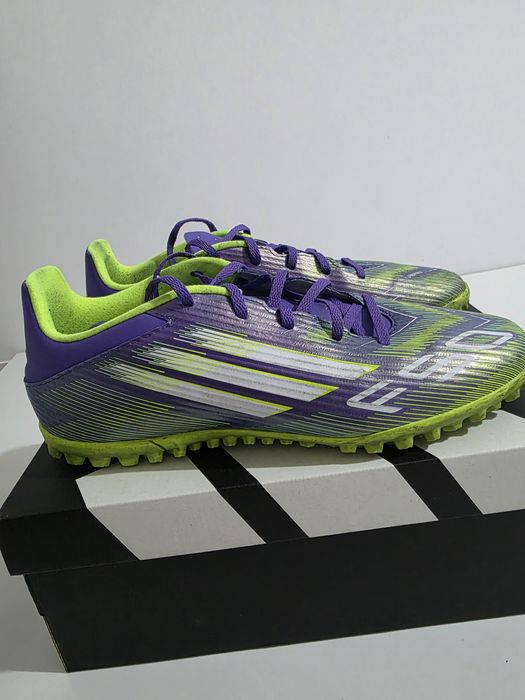 Adidași marca adidas