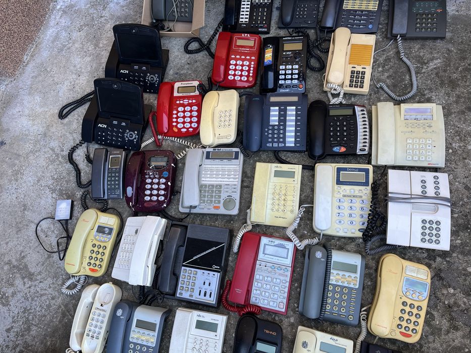 Telefoane vechi cu fir, unele NOS