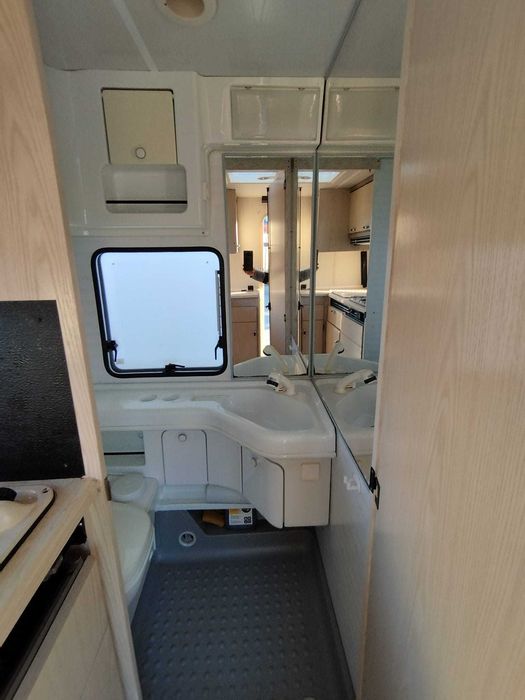 Rulota BURSTNER  – 5-6 locuri, complet echipată