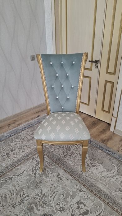 Ёнғоқ дарахтидан ясалган, янги стол стул.