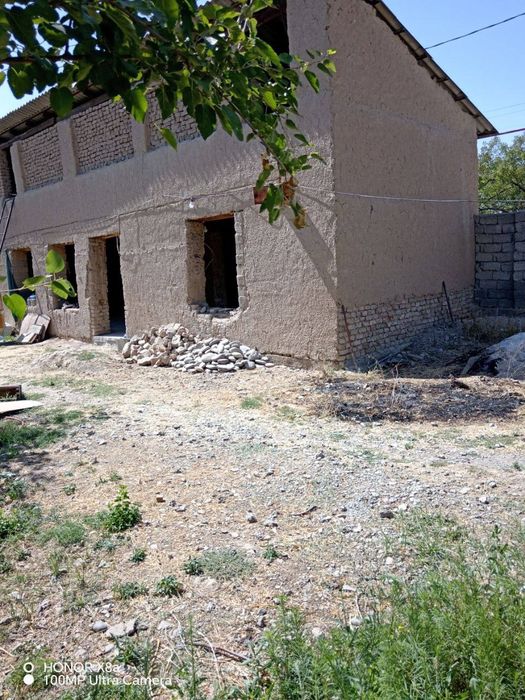 Uy sotiladi sro'chnaa 123 min $ qberamiz